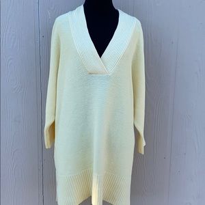 NWOT CHICO’S  YELLOW  V - NECK  KNIT